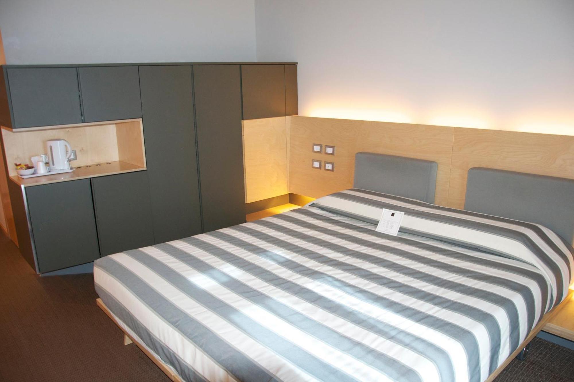 Terme Beach Resort Punta Marina Rum bild