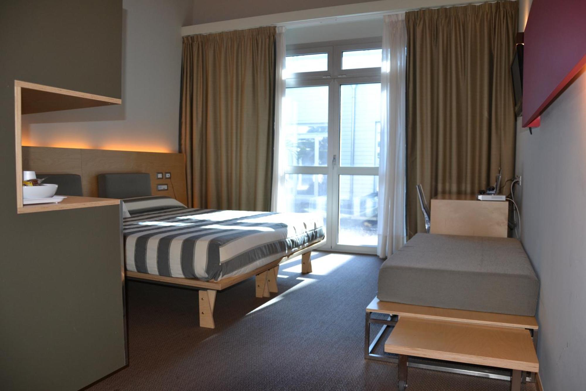 Terme Beach Resort Punta Marina Rum bild
